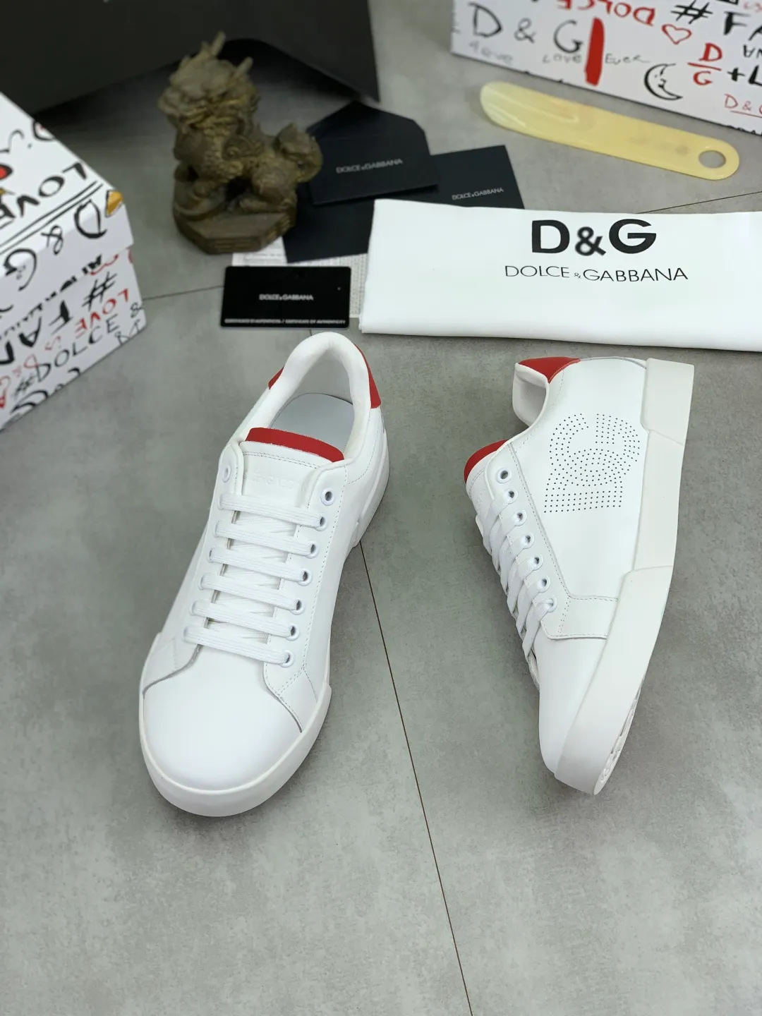 Men's shoes 💰P520💰 [New model] The latest hot style, top original quality, the official website is synchronized with "DOLCE&GABBANA [Dolce & Gabbana] ~ High quality." The effect is low-top casual DG men's shoes, loved by many celebrities, using high-end imported first-layer calfskin with punched logo design + cowhide feet, simple and elegant, perfectly interpreting the latest inspiration for shoes, integrating classics and fashion, luxury dreams, and fashion. Suitable for drivers, light and comfortable to drive, light and breathable for outdoor travel, high-end quality, trustworthy, 3️⃣color🉑️choice! Code number: 38-46